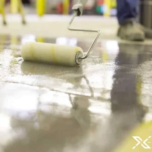 Sơn lót bê tông Hải Âu FE1609 8 Sơn lót bê tông Hải Âu FE1609 có màu vàng nhạt, dễ dàng pha loãng để dễ dàng ứng dụng cho nhiều hệ sơn khác nhau