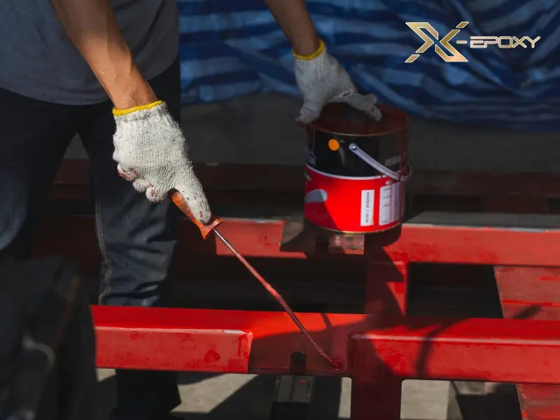 Lớp sơn epoxy có độ bền cao, giúp kéo dài tuổi thọ của các sản phẩm và công trình sắt thép