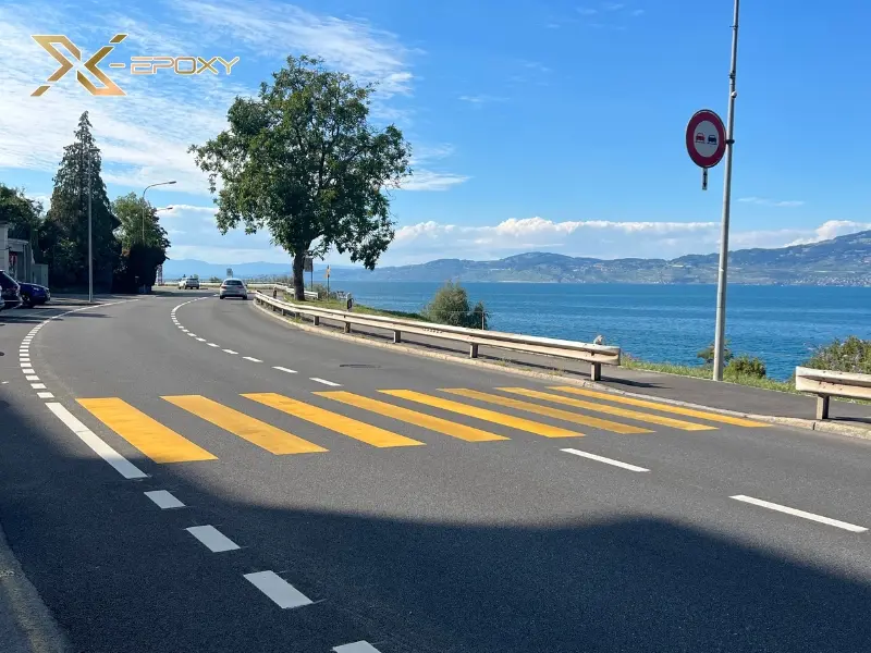 Sơn epoxy kẻ vạch là gì? Sơn vạch kẻ đường quy trình thi công đúng chuẩn 11 Sơn đảm bảo vạch kẻ không bị bong tróc do tác động của thời tiết và giao thông