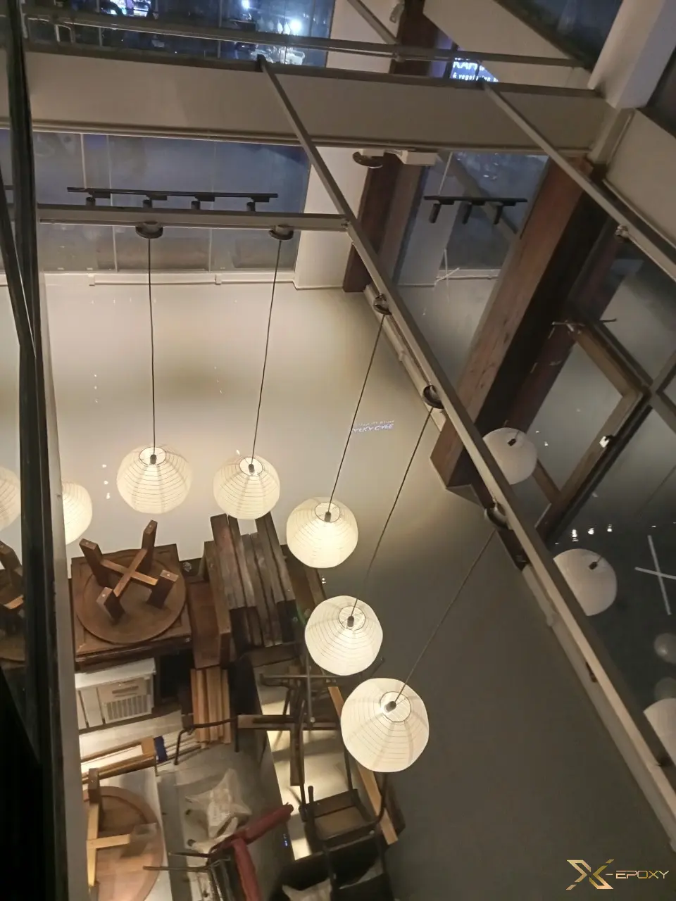 Chuỗi Cà Phê Coffee House là địa điểm kinh doanh sầm uất, yêu cầu cao về thẩm mỹ và chất lượng sàn khi tìm đến X-Epoxy