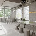 Một cửa hàng thuộc hệ thống Cà Phê Coffee House sau khi X-Epoxy thi công mài bóng sàn, sơn epoxy giữ nguyên màu bê tông