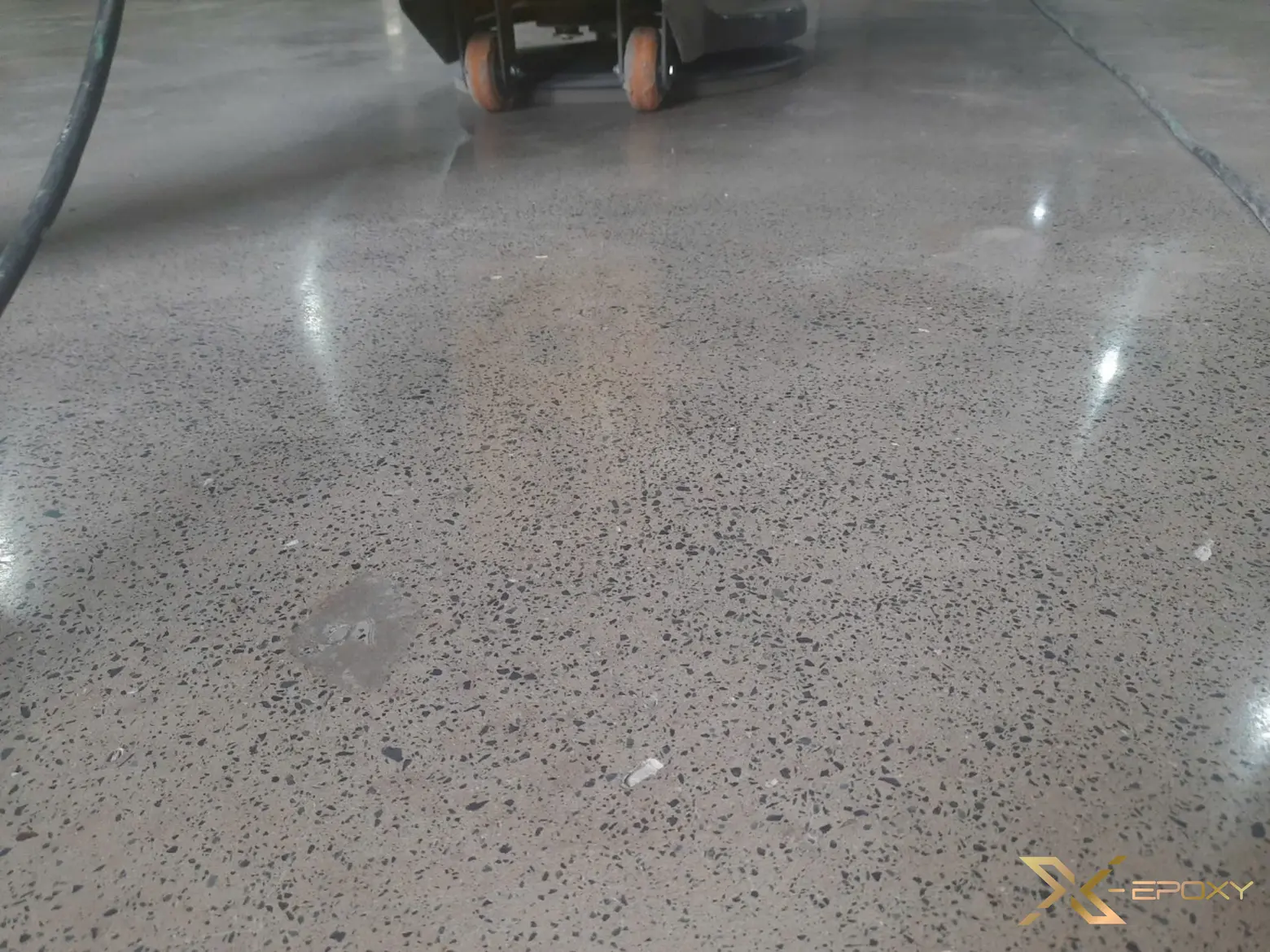X-Epoxy với kinh nghiệm dày dặn và đội ngũ kỹ thuật viên lành nghề, đảm bảo mang lại sàn chịu lực và chống trơn trượt tốt cho dự án Nhà ga T3 Tân Sơn Nhất
