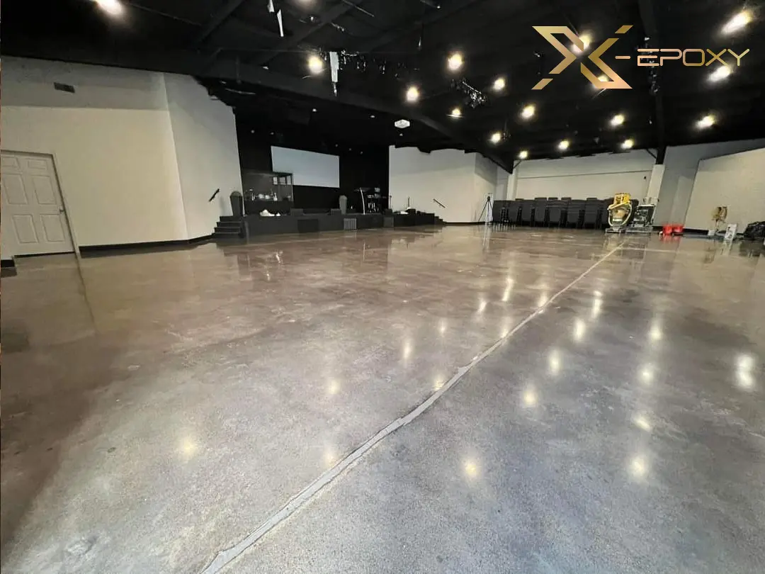 Khi thi công mài bóng sàn Nhà Máy Nội Thất Tiến Đạt, X-Epoxy phải đối mặt với nhiều thách thức 