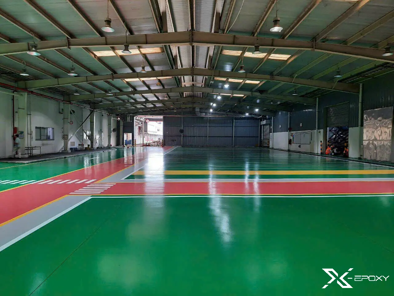 Thành phẩm lớp sơn sàn epoxy tầng hầm tòa nhà COBI Tập Đoàn BDS Phú Mỹ Hưng bóng đẹp, đúng màu như thiết kế công trình