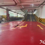 Thành phẩm khu vực ram dốc xuống tầng hầm tòa nhà COBI Tập Đoàn BDS Phú Mỹ Hưng được kẻ vạch sắc nét