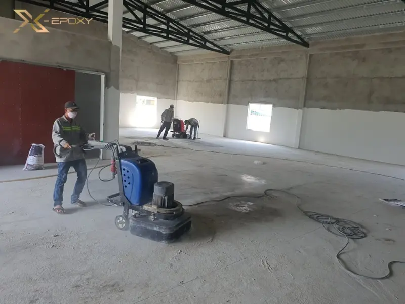 Xử lý bề mặt và tạo độ nhám trước khi thi công sơn epoxy chống tĩnh điện