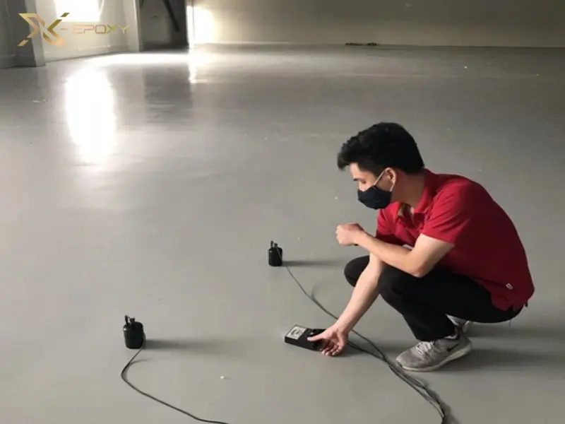 Để sơn khô hoàn toàn và kiểm tra lại hiệu quả chống tĩnh điện