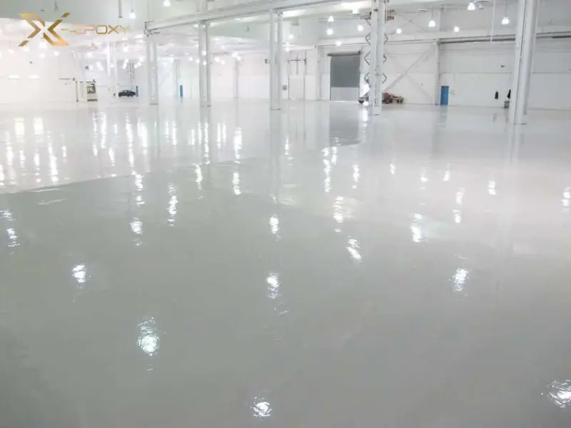 Kiểm tra kỹ lưỡng độ phẳng, độ bóng và các tiêu chuẩn kỹ thuật khác của sàn epoxy kháng axit