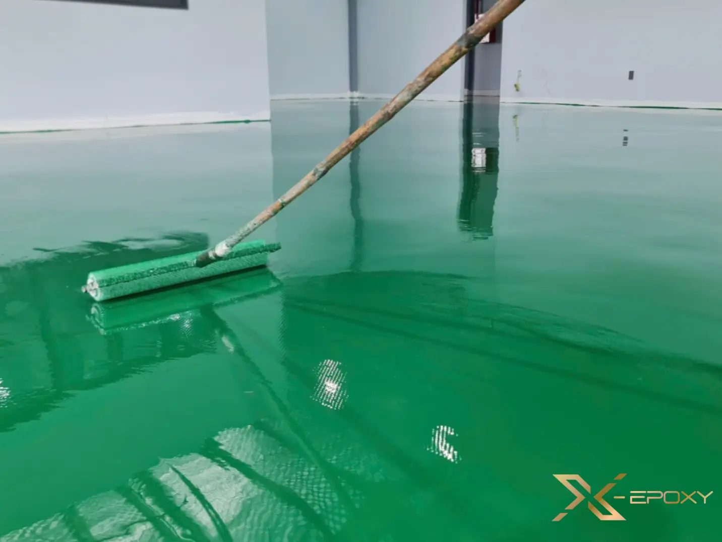 Tùy độ dày lớp sơn bề mặt mà định mức của sơn Epoxy tự san phẳng dùng cho mỗi công trình cũng khác nhau