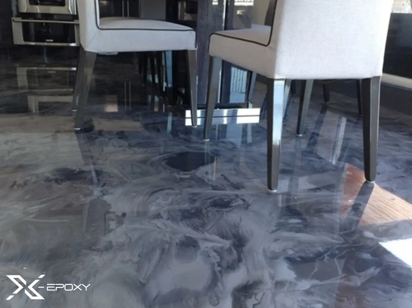 Ứng dụng của sơn Epoxy giả đá rất đa dạng, có thể dùng cho cả công trình công cộng và gia đình