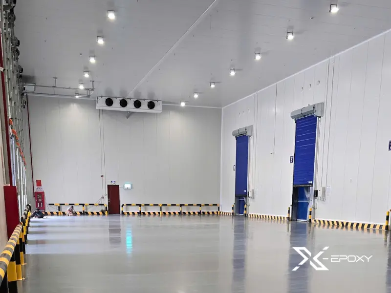 Lớp màng sơn bền bỉ, dẻo dai, bảo vệ bề mặt khỏi hóa chất, axit,...
