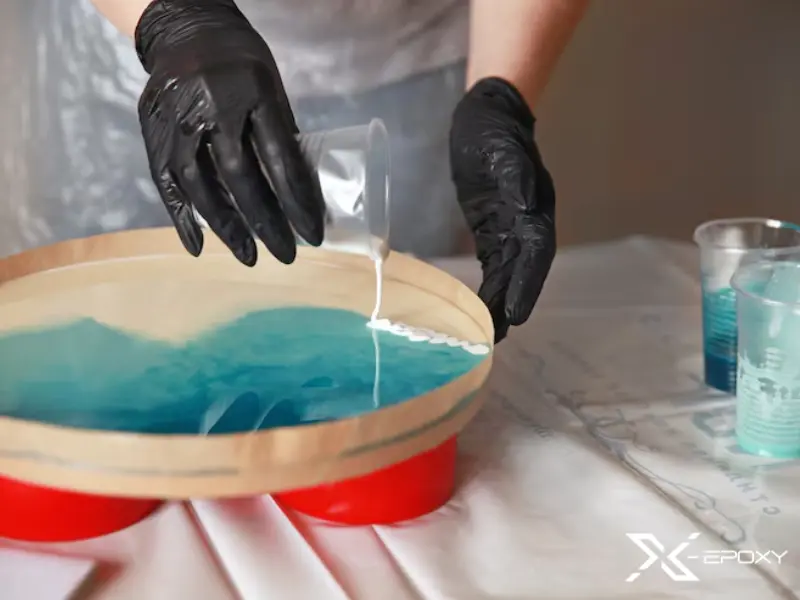 Sơn Epoxy trong suốt là dòng sơn công nghiệp cao cấp, có hiệu ứng trong suốt