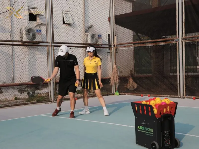 Máy bắn bóng Pickleball có thể điều chỉnh tốc độ và góc độ