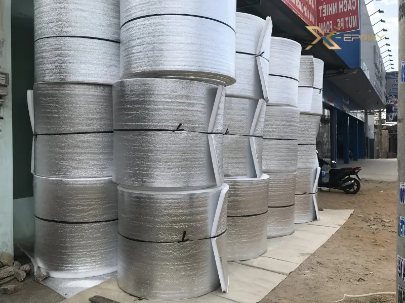 Tấm xốp OPP tráng bạc phản sáng chống nóng mái tôn hiệu quả
