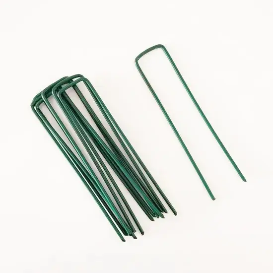 Thi công sân bóng đá cỏ nhân tạo: quy trình & báo giá 7 Đinh U và ghim cố định