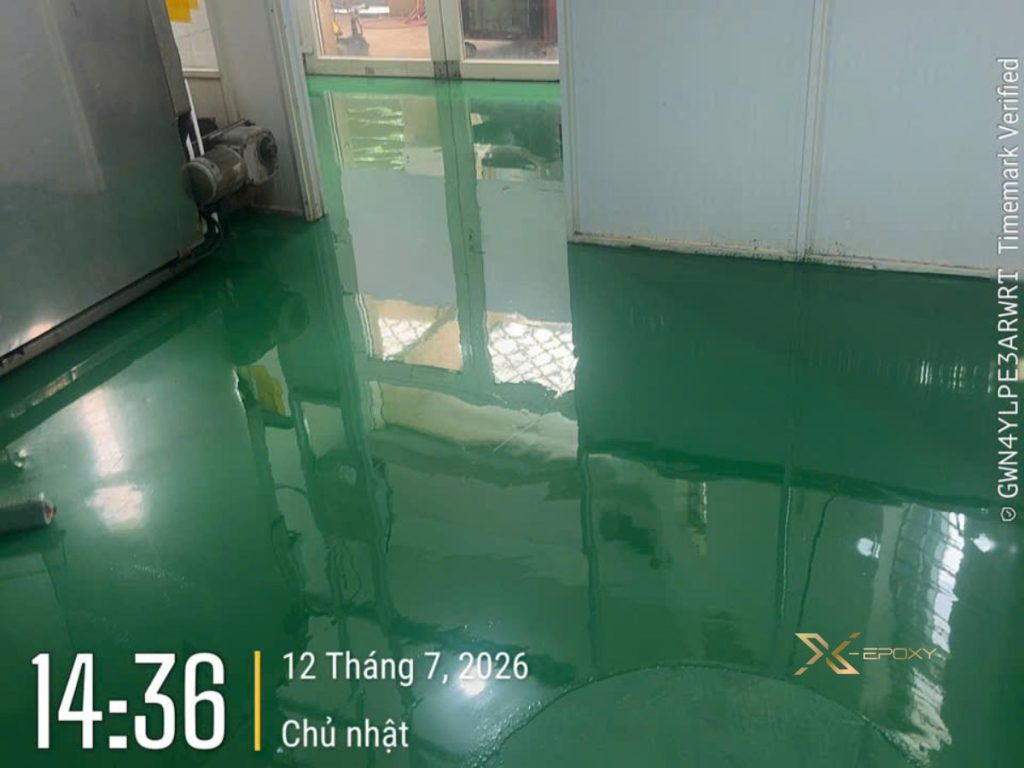 Cải tạo sàn Epoxy 32m² khu bếp công nghiệp tại An Lạc, Bình Tân 6 Dự án bóc tách sàn cũ và thi công sơn sàn Epoxy kháng khuẩn khu bếp