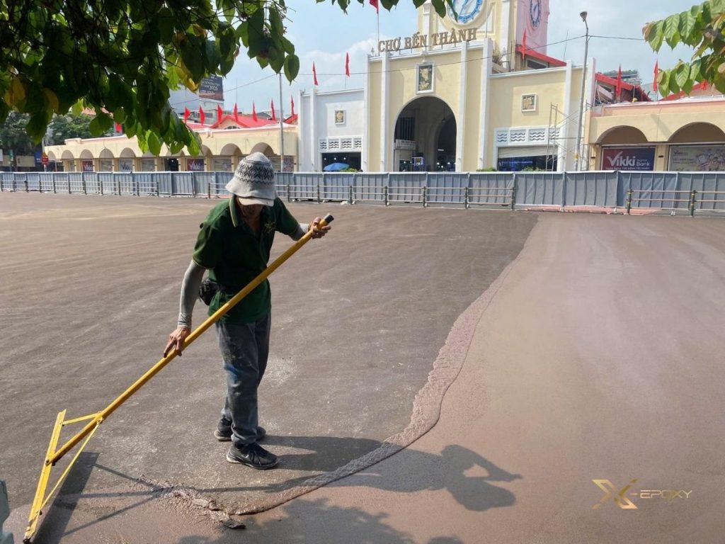 X-Epoxy Khẳng định năng lực tại siêu dự án quảng trường Chợ Bến Thành 7 Thách thức đầu tiên là phải xử lý bề mặt cốt nhựa đường giúp lớp sơn phủ bám dính tuyệt đối