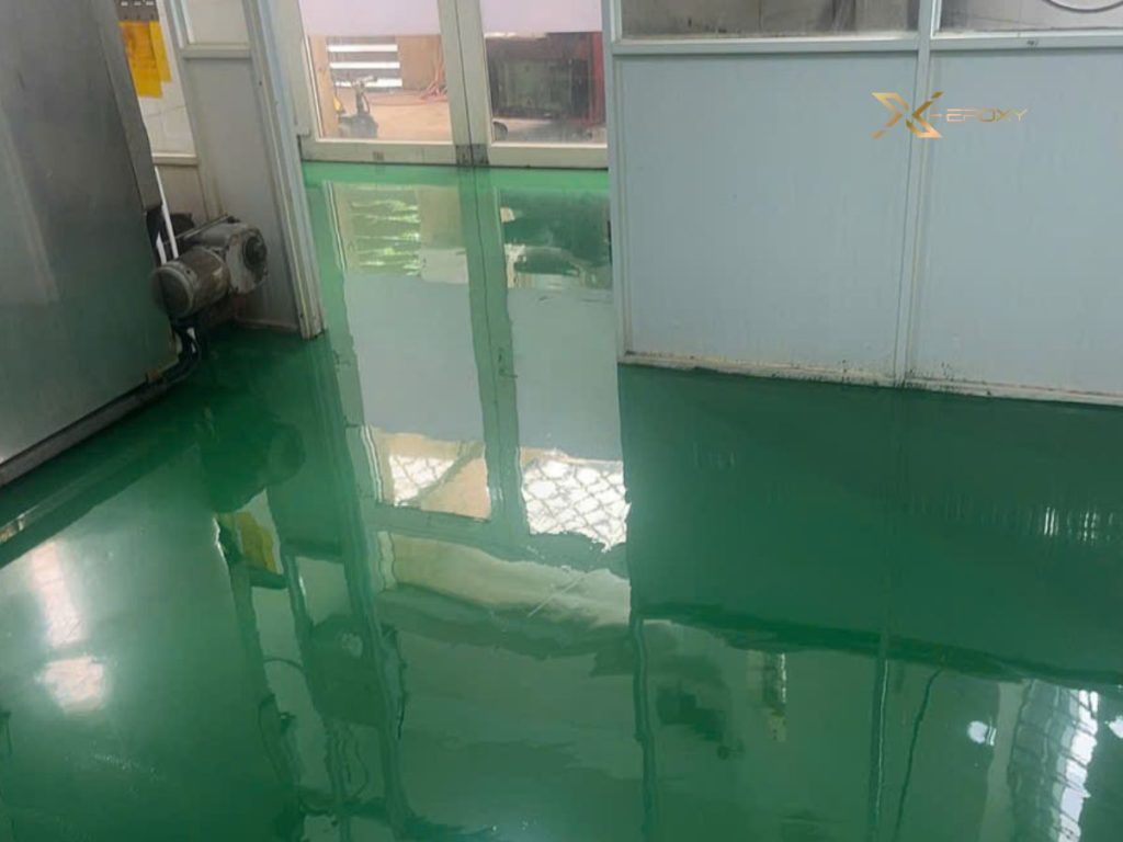 Cải tạo sàn Epoxy 32m² khu bếp công nghiệp tại An Lạc, Bình Tân 10 Sàn khu bếp sau khi hoàn thiện láng bóng, phản quang sắc nét và sạch sẽ không tì vết